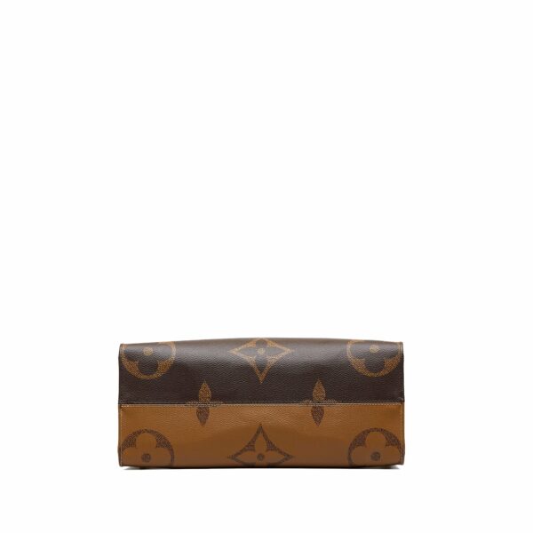 LV Onthego MM Reverse Giant Monogram Canvas - Image 4