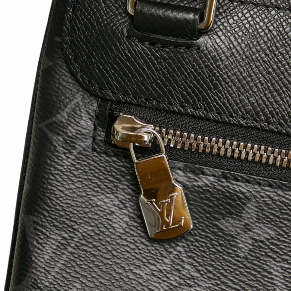 LV Outdoor Flap Messenger Black Taïgarama - Image 9