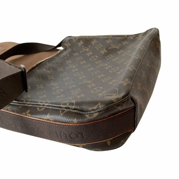 LV Monogram Messenger Beaubourg MM - Image 4