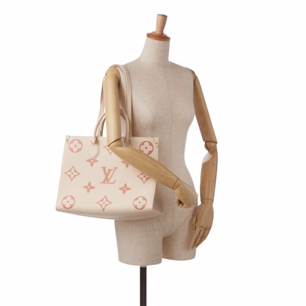 LV Onthego MM Multicolor Monogram Empreinte - Image 6