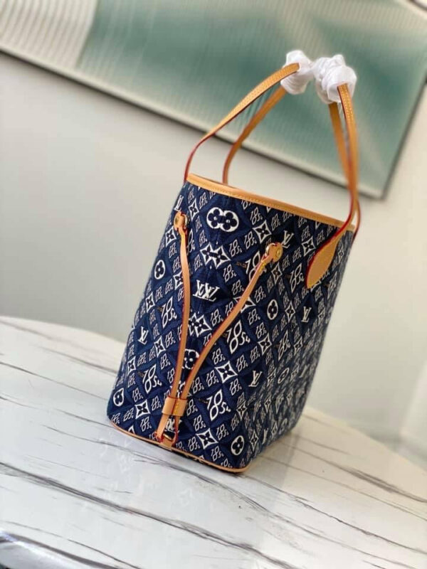 LV Neverfull MM Bag - Image 8