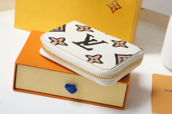 LV zippy coin purse - Image 5