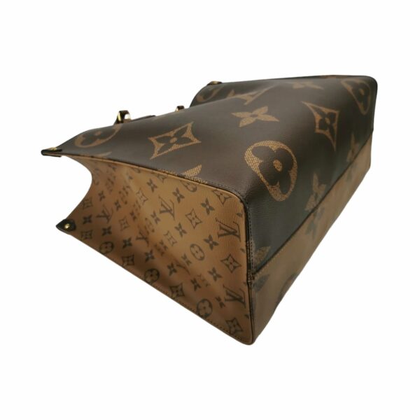 LV Onthego GM Giant Monogram Canvas - Image 9