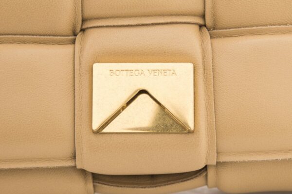 Bottega Veneta Nude Cassette Handbag - Image 5