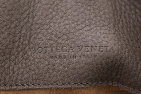 Bottega Veneta Grey Leather Tote Handbag - Image 9