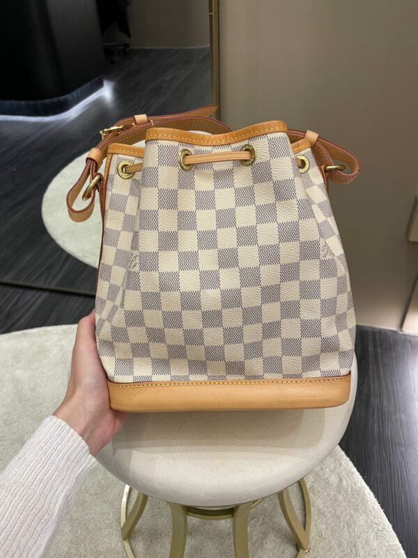 LV Noe BB Damier Azure - Image 5