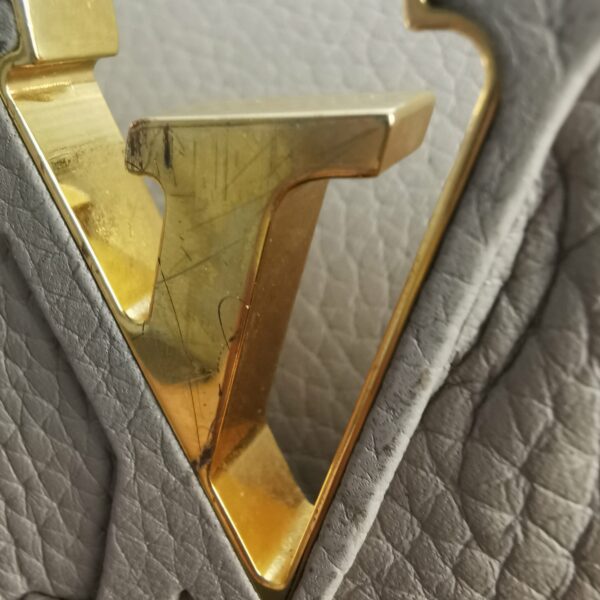 LV Capucines MM Beige Taurillon - Image 12