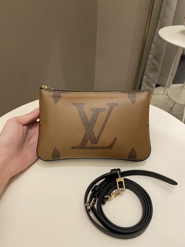 LV Double Zip Pochette Monogram Giant Reverse - Image 16