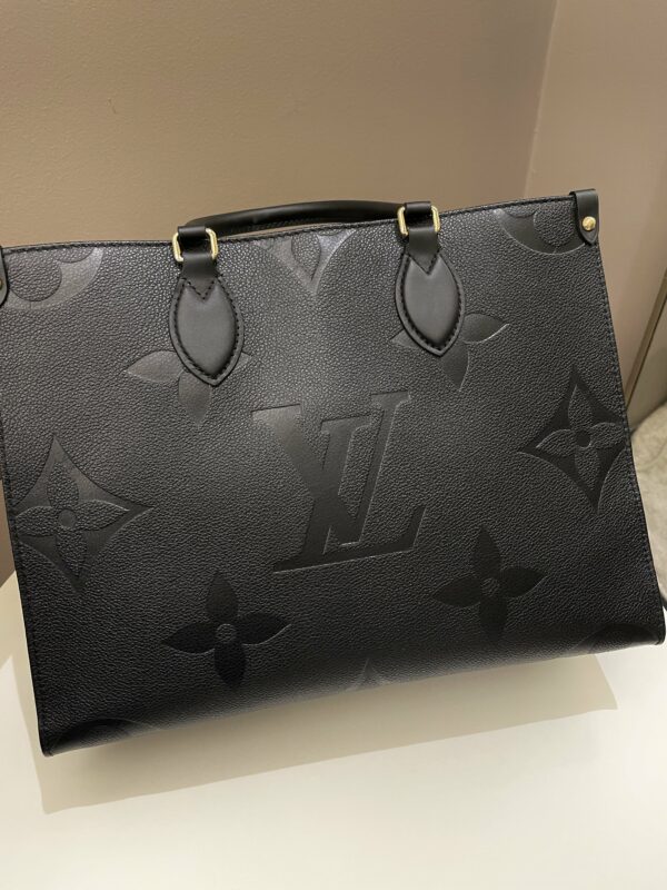 LV OnTheGo MM Black Empreinte