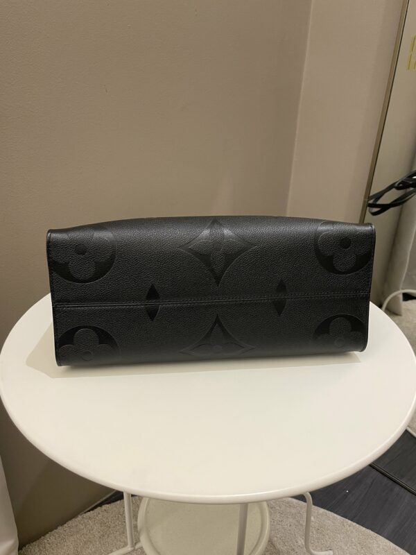 LV OnTheGo MM Black Empreinte - Image 8