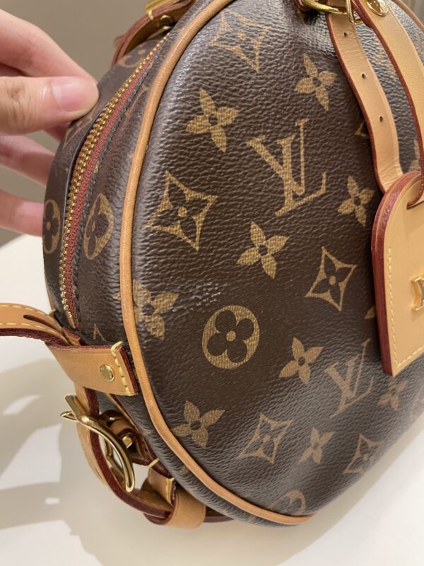 LV Boite Chapeau Souple Classic Monogram - Image 18