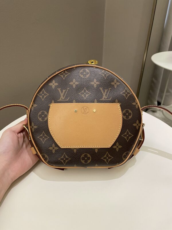 LV Boite Chapeau Souple Classic Monogram - Image 3