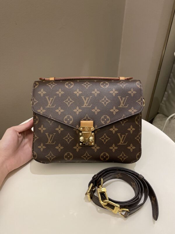 LV Pochette Metis Classic Monogram - Image 22