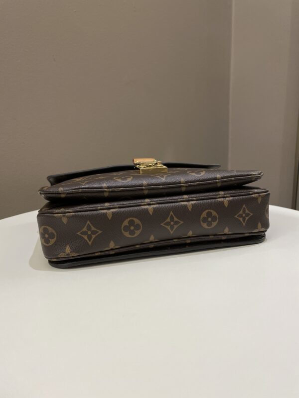 LV Pochette Metis Classic Monogram - Image 9