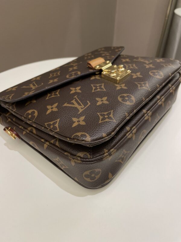 LV Pochette Metis Classic Monogram - Image 10