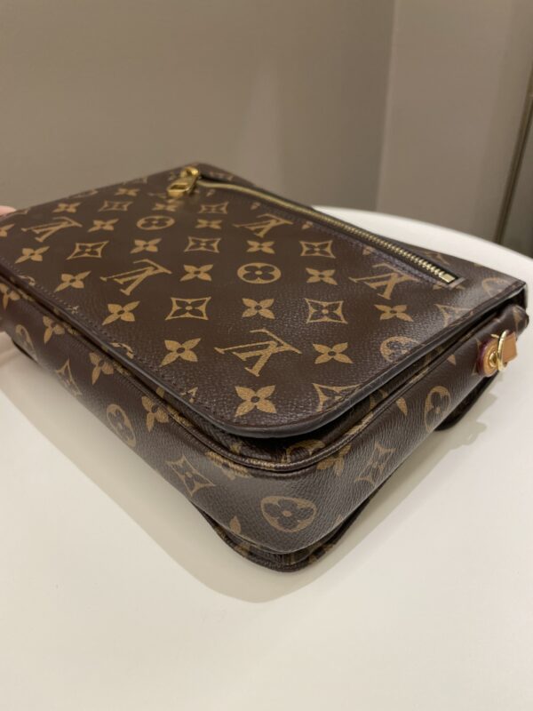 LV Pochette Metis Classic Monogram - Image 13