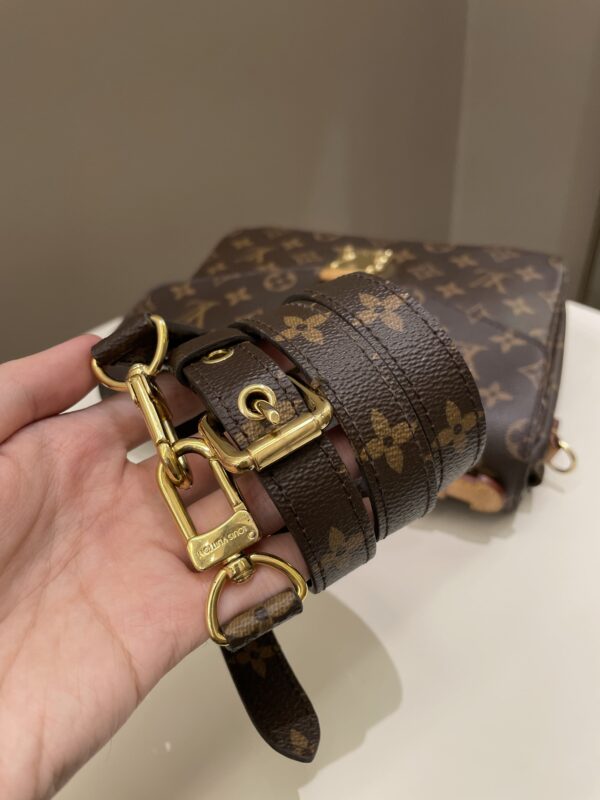 LV Pochette Metis Classic Monogram - Image 18