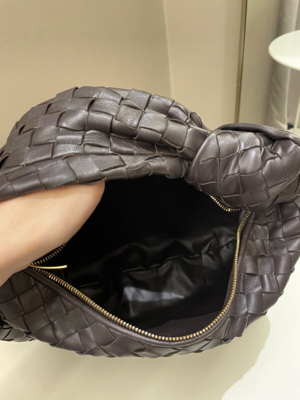 Bottega Veneta Jodie Shoulder Bag Potion Dark Ebene Leather - Image 14