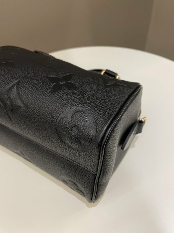 LV Speedy Bandoulière 20 Black Monogram Empreinte - Image 9