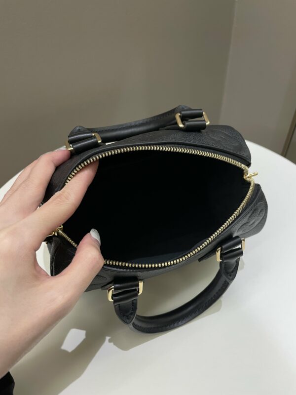 LV Speedy Bandoulière 20 Black Monogram Empreinte - Image 10