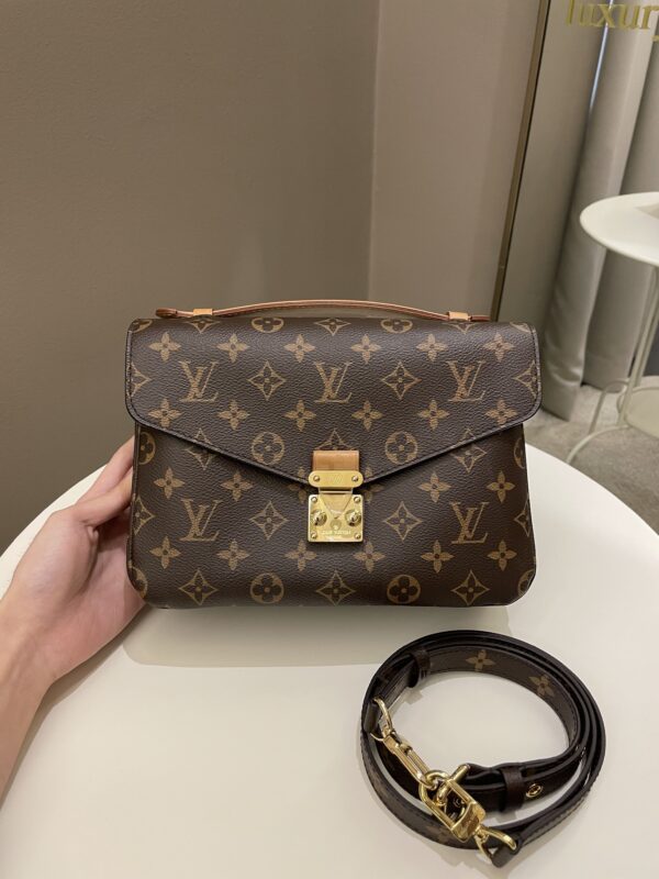 LV Pochette Metis Classic Monogram - Image 18