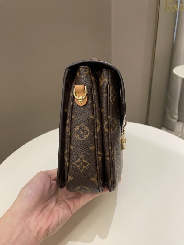 LV Pochette Metis Classic Monogram - Image 5