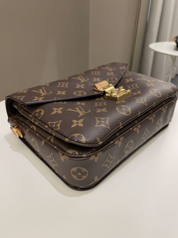 LV Pochette Metis Classic Monogram - Image 8