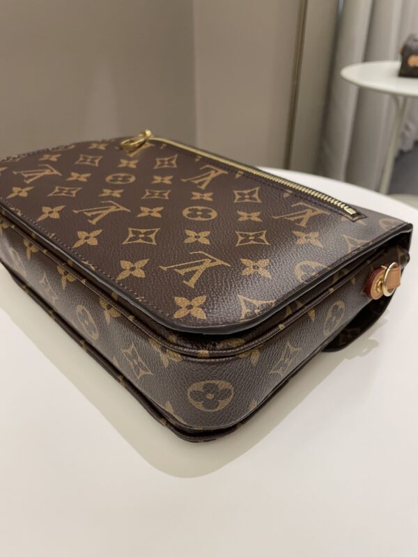 LV Pochette Metis Classic Monogram - Image 11