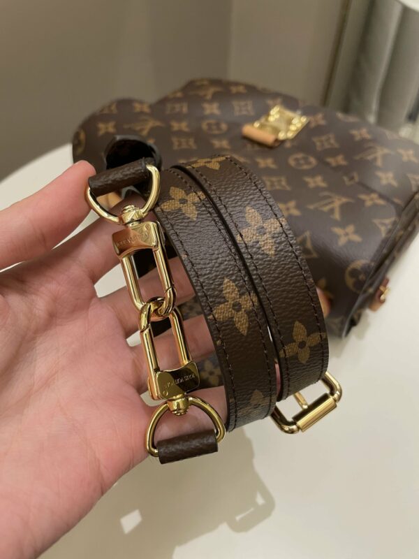 LV Pochette Metis Classic Monogram - Image 16