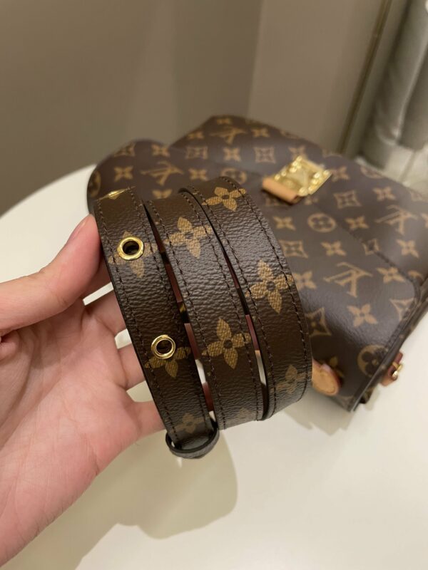 LV Pochette Metis Classic Monogram - Image 17