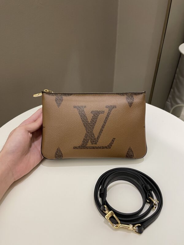 LV Double Zip Pochette Monogram Giant Reverse - Image 16