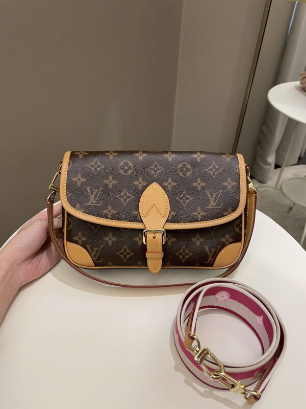 LV Diane PM Monogram / Fuchsia - Image 22