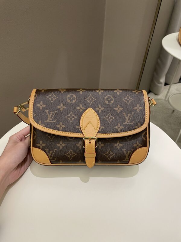 LV Diane PM Monogram / Fuchsia - Image 3