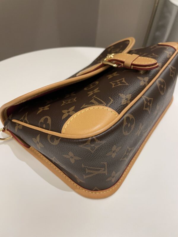 LV Diane PM Monogram / Fuchsia - Image 9