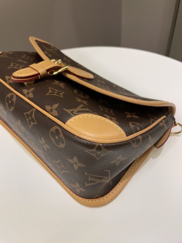 LV Diane PM Monogram / Fuchsia - Image 10