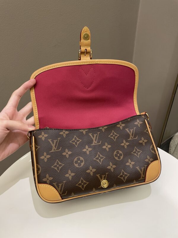 LV Diane PM Monogram / Fuchsia - Image 13