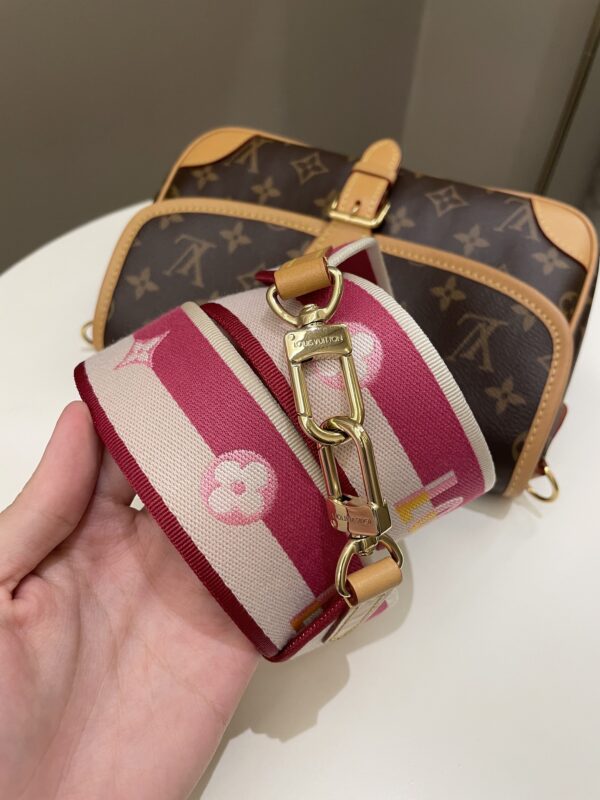 LV Diane PM Monogram / Fuchsia - Image 17