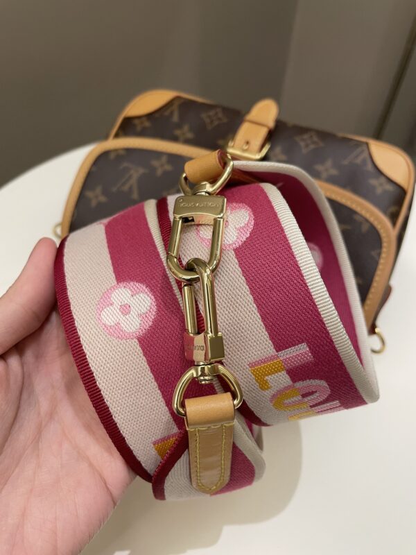 LV Diane PM Monogram / Fuchsia - Image 18