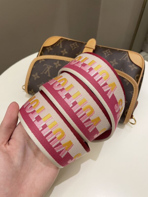 LV Diane PM Monogram / Fuchsia - Image 19