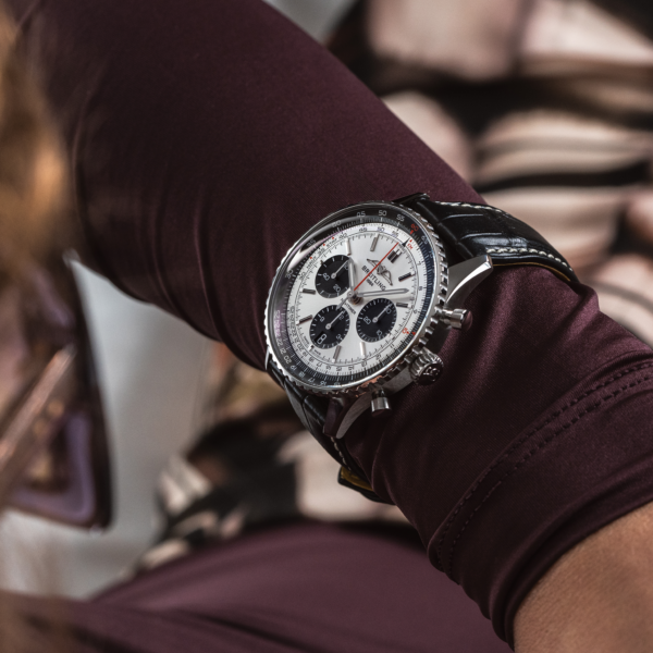 Navitimer B01 Chronograph 43 - Image 2