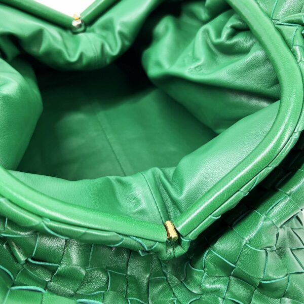 Bottega Veneta The pouch Intrecciato clutch Bag green - Image 5