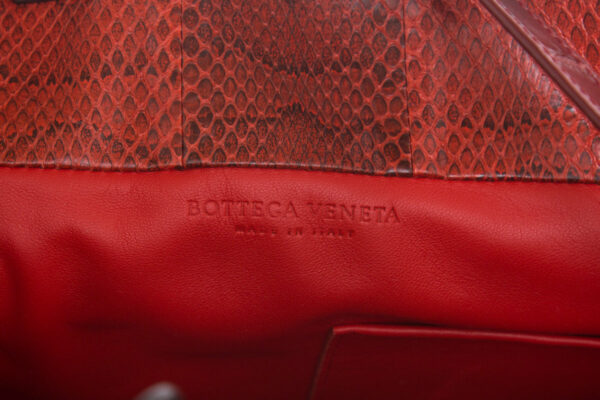 Bottega Veneta Red Vesuvio Croc Bucket Shoulder Bag - Image 8