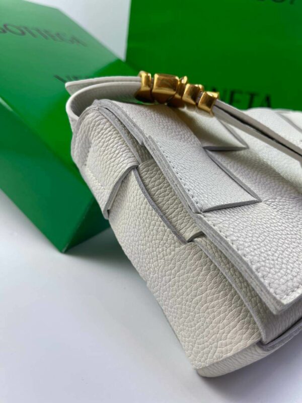 BOTTEGA VENETA Cassette Intrecciato grained leather shoulder bag - Image 4