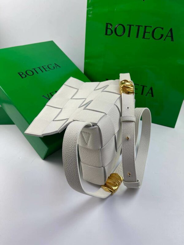 BOTTEGA VENETA Cassette Intrecciato grained leather shoulder bag - Image 5