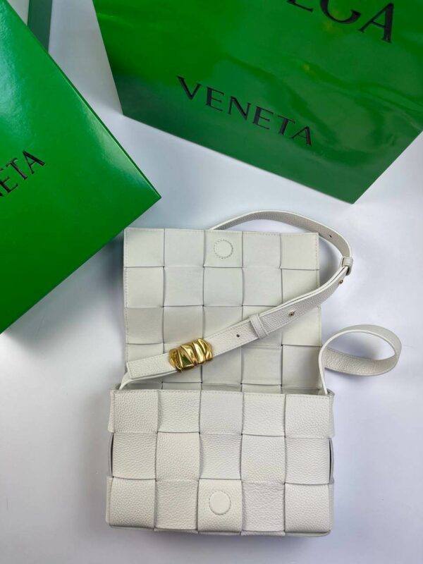 BOTTEGA VENETA Cassette Intrecciato grained leather shoulder bag - Image 6